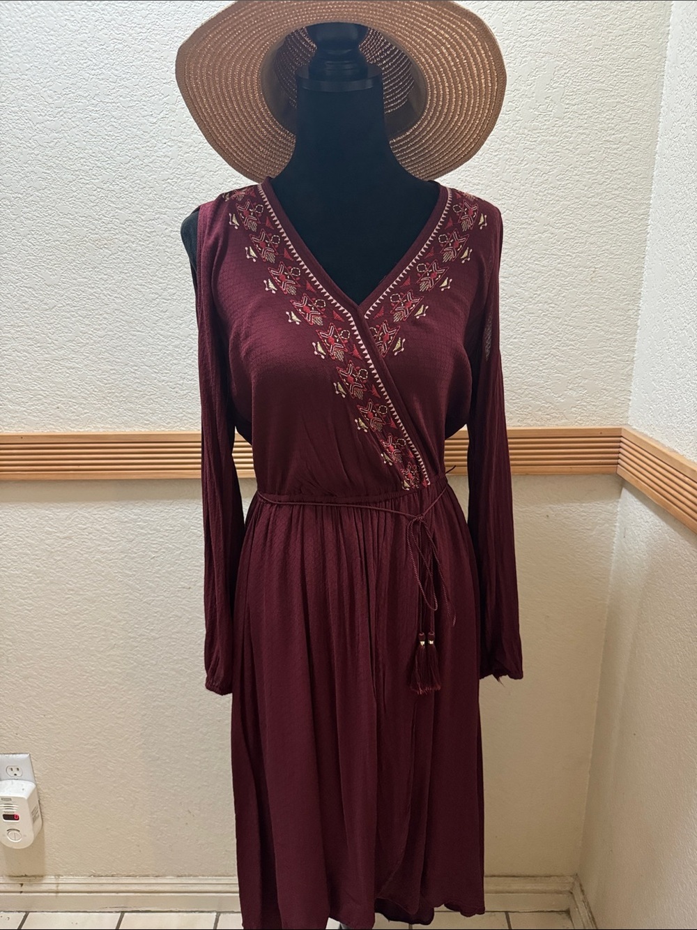 Knox Rose Women's Burgundy Long Sleeve Wrap Dress with Embroidered V-Neck Size S